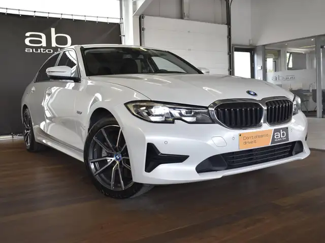 BMW 3 Series view 2