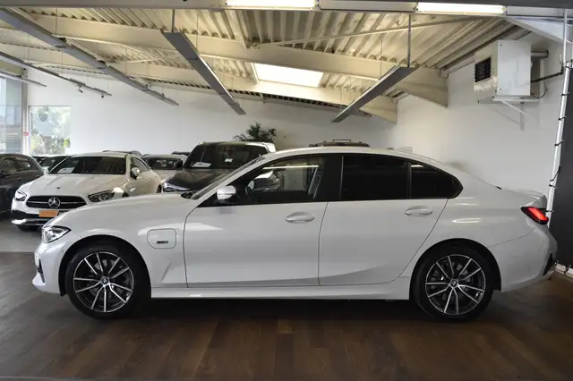 BMW 3 Series view 7