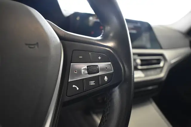 BMW 3 Series view 15