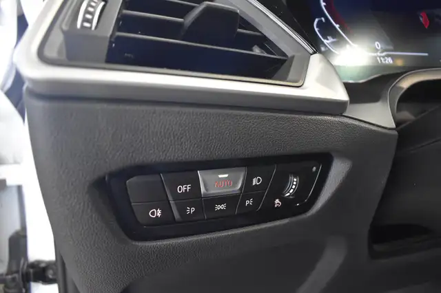 BMW 3 Series view 13