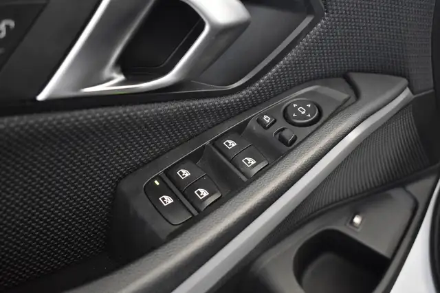 BMW 3 Series view 8