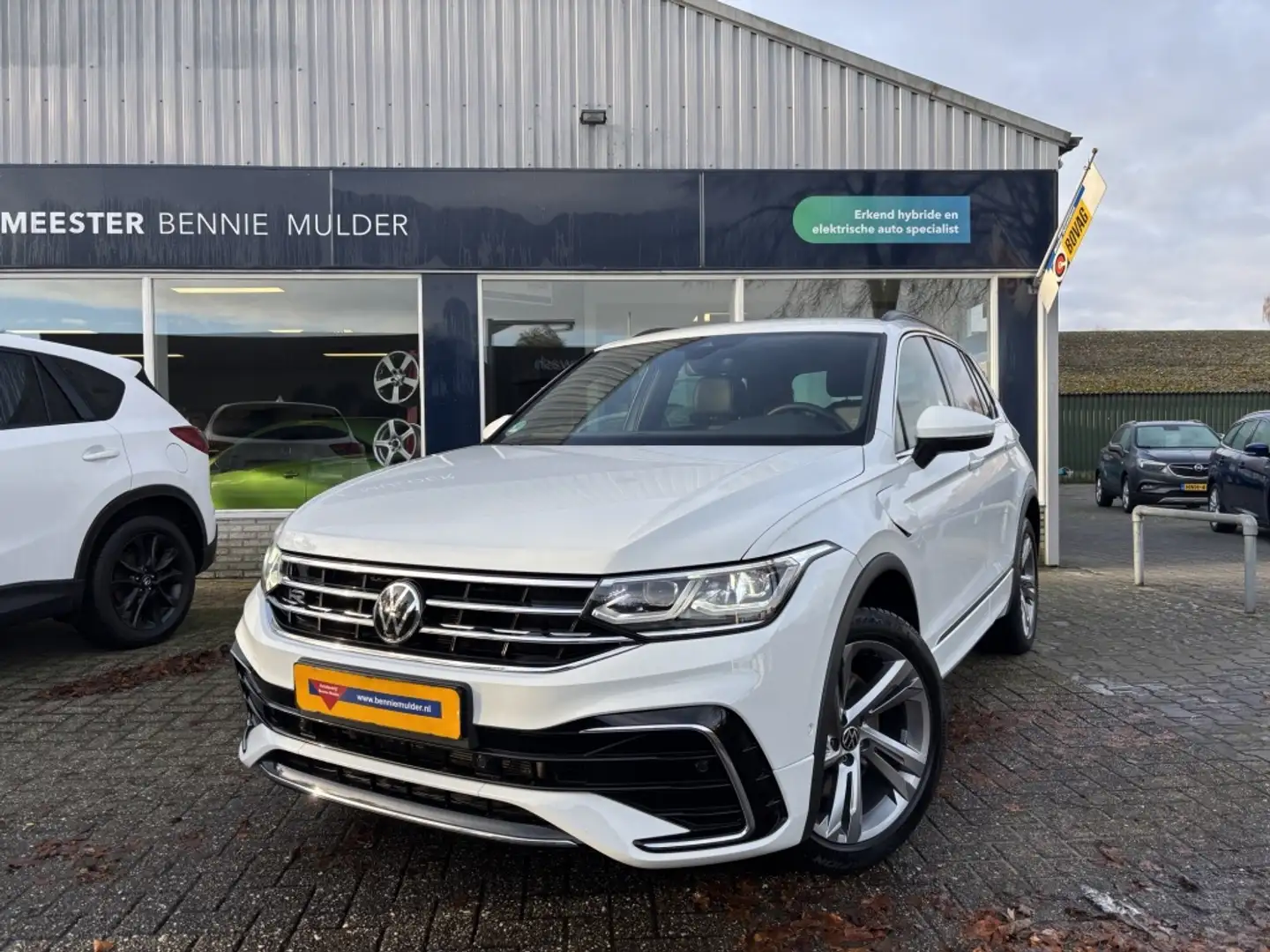 Volkswagen Tiguan 1.4 TSI eHybrid R-LINE / TREKHAAK / LED Wit - 1