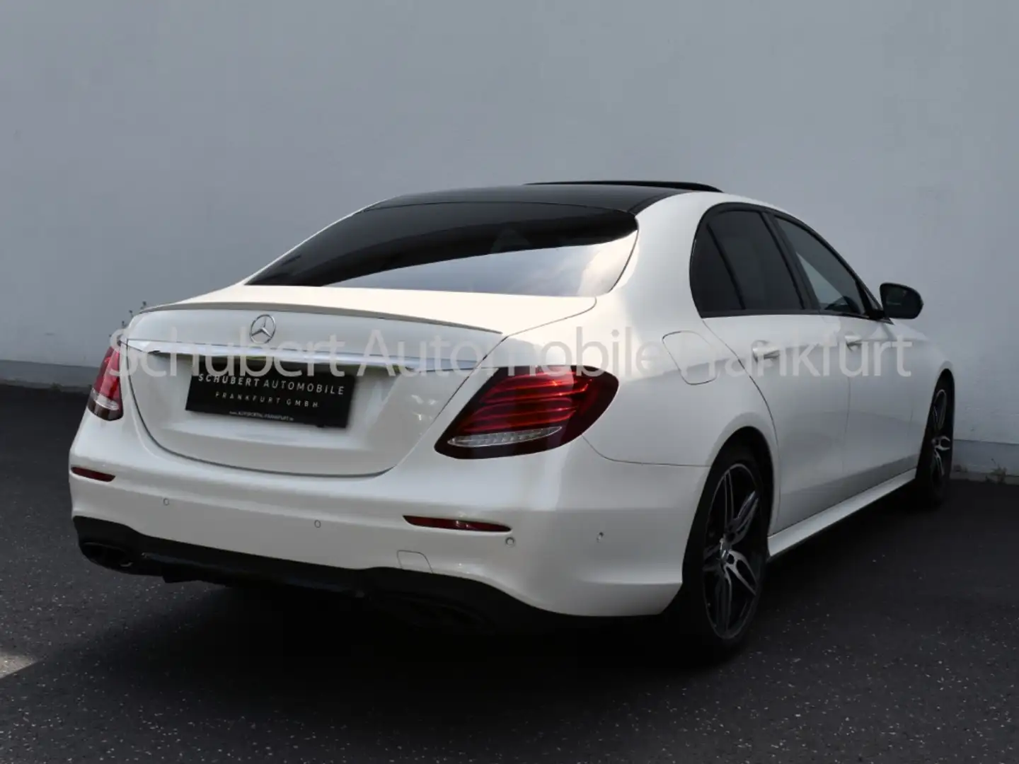 Mercedes-Benz E 43 AMG 4M Night MULTIBEAM Burmester Schiebedach. Blanc - 2