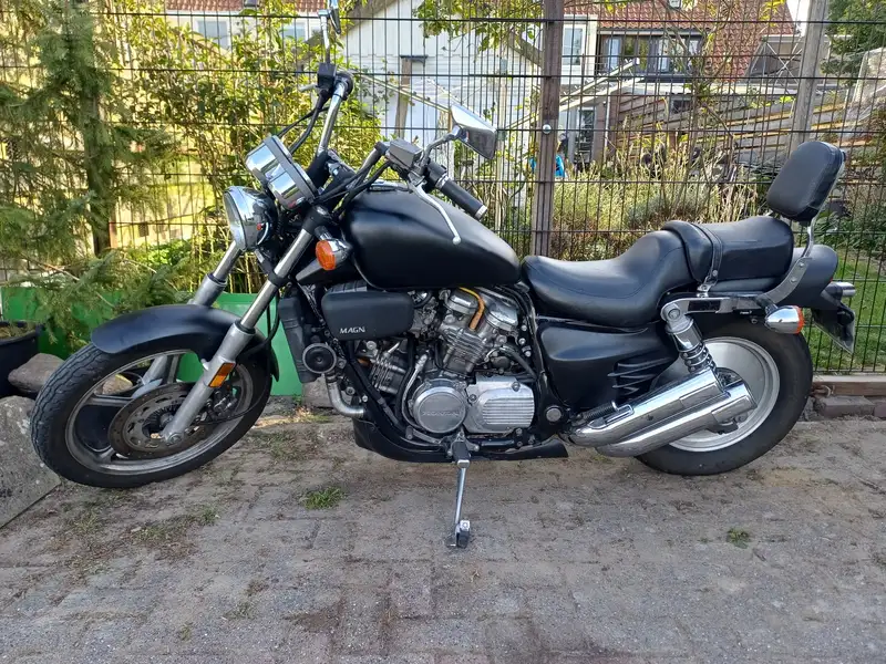 Honda VF 700 - foto 3