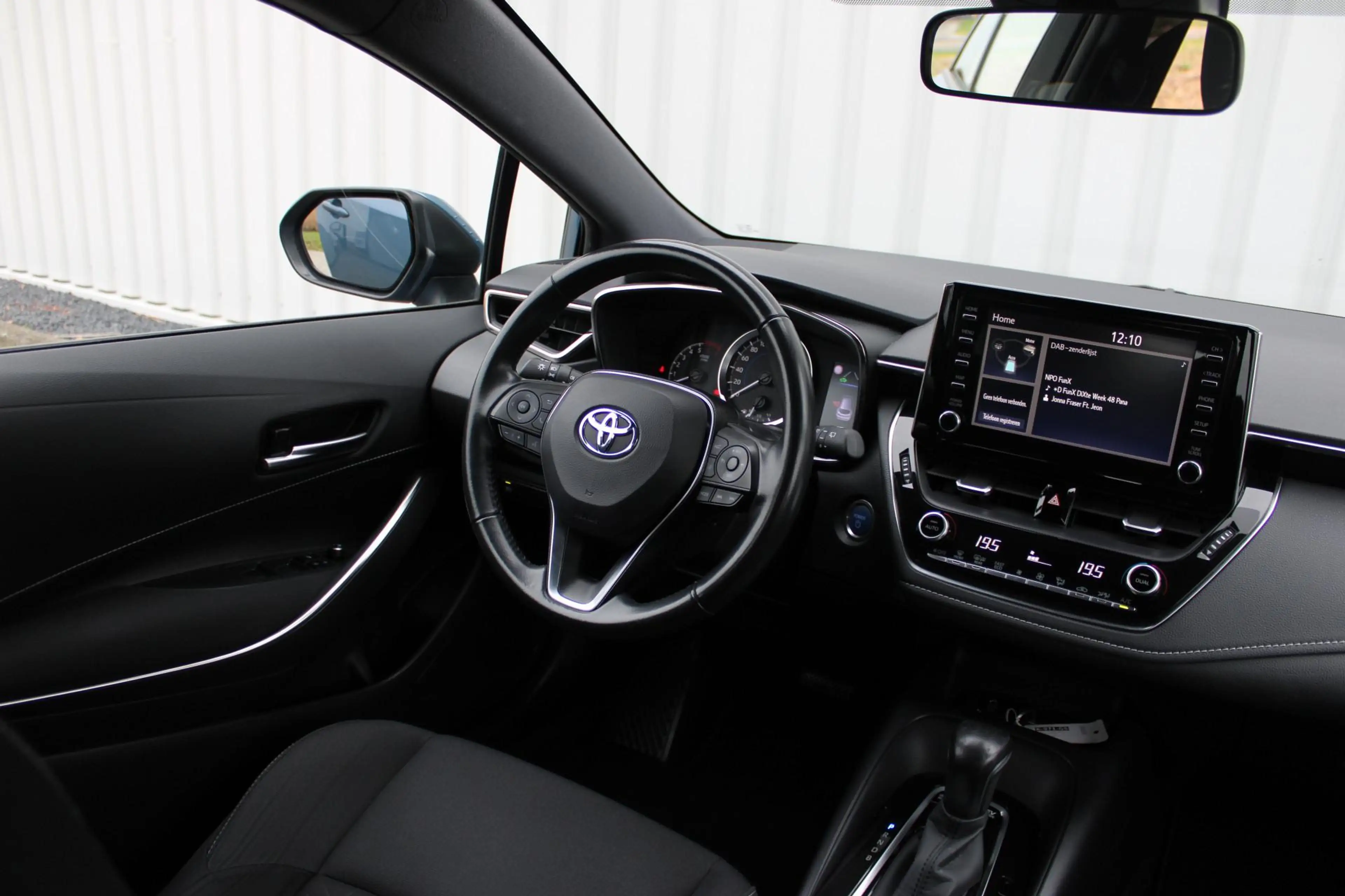 Toyota Corolla Touring Sports 1.8 Hybrid Business | Incl. 12 maan — photo 2
