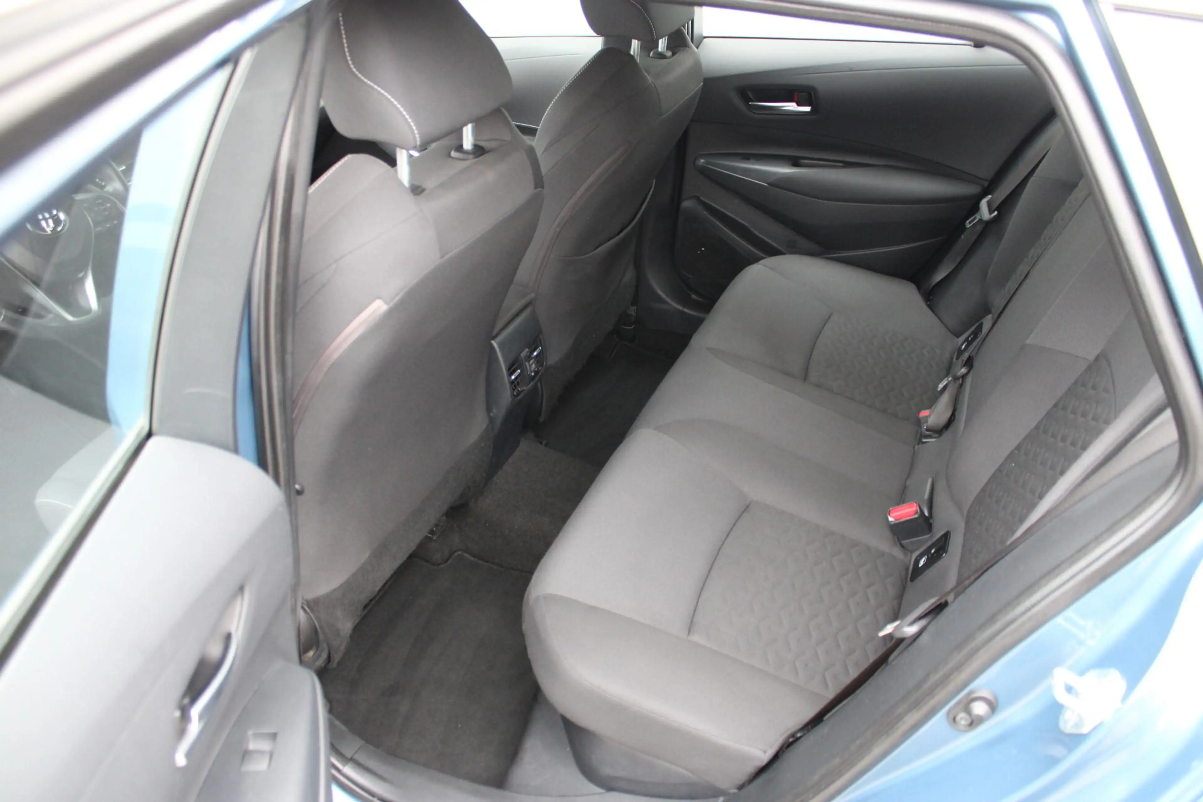Toyota Corolla Touring Sports 1.8 Hybrid Business | Incl. 12 maan — photo 15
