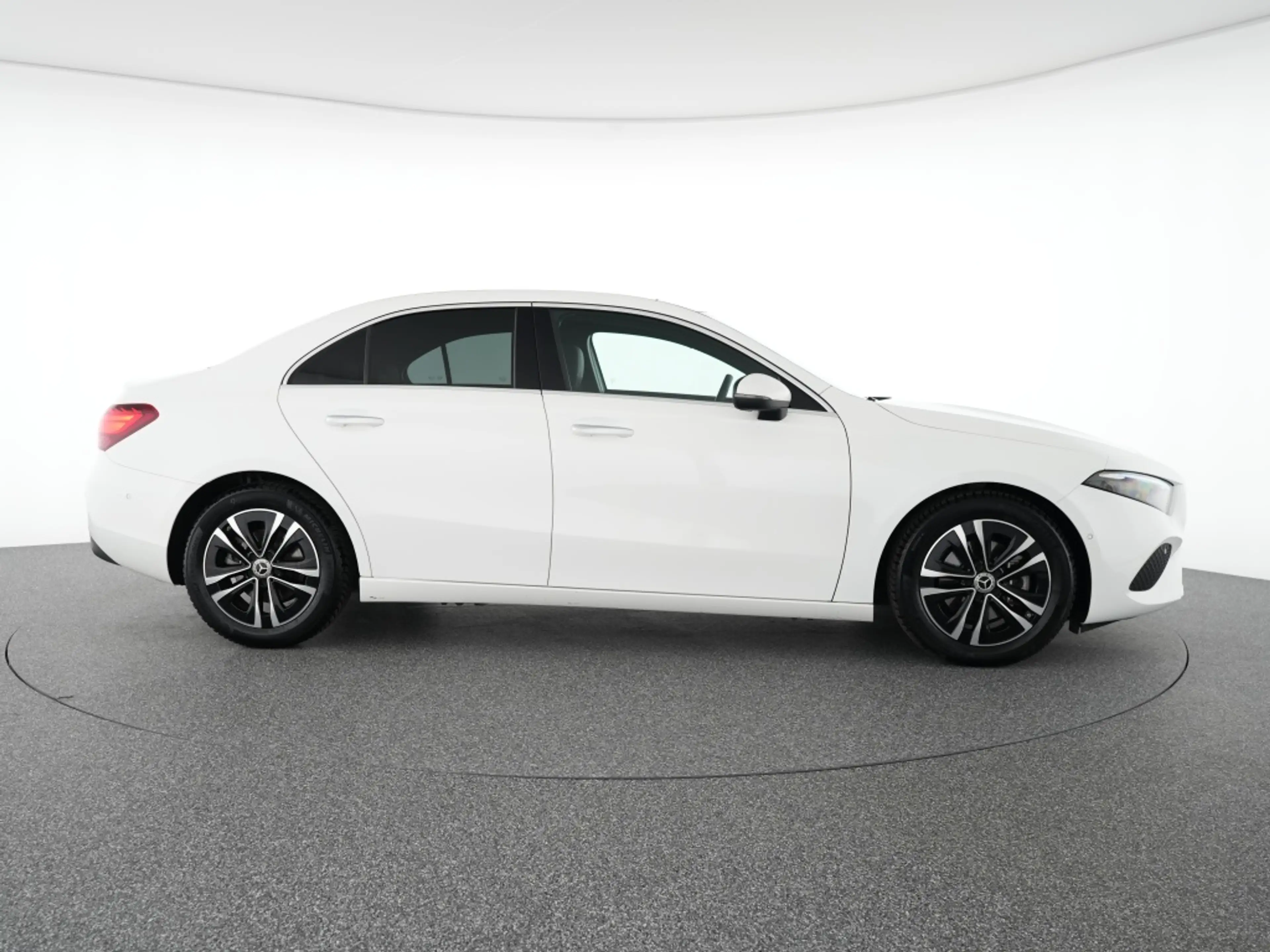 Mercedes-Benz A 200 Progressive Advanced+ Pano Led Memory Keyless — photo 5