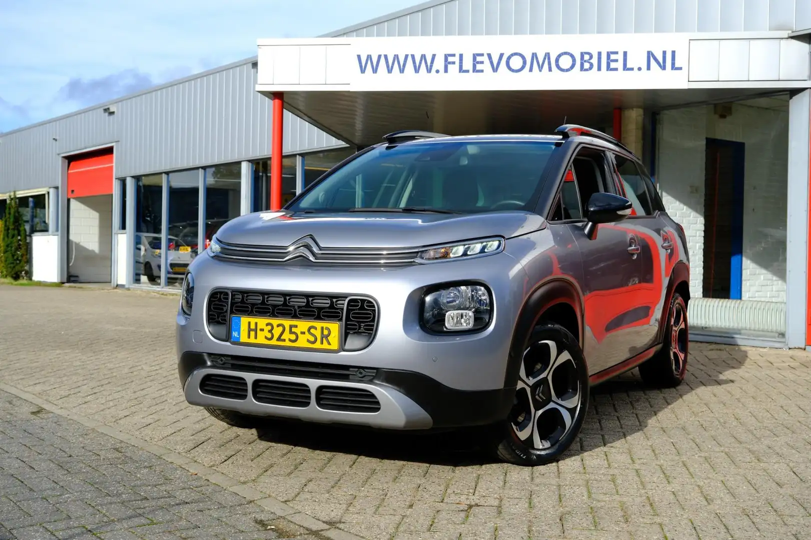 Citroen C3 Aircross 1.2 131pk PureTech S&S Shine Aut. Grijs - 1