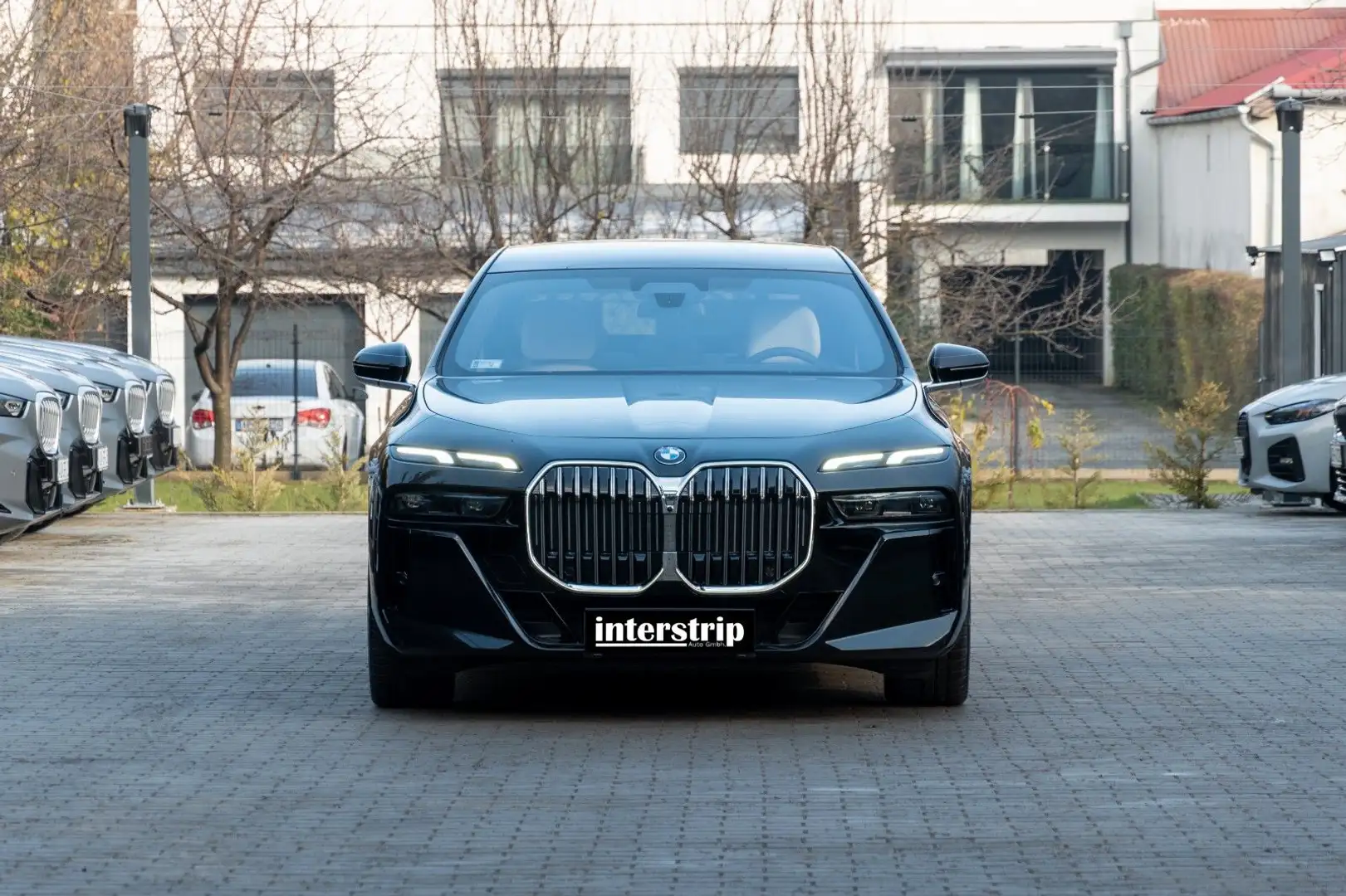 BMW 740 d M SPORT.INDIVIDUAL.MASSAGE.SOFTCL.SKY.AHK Noir - 2