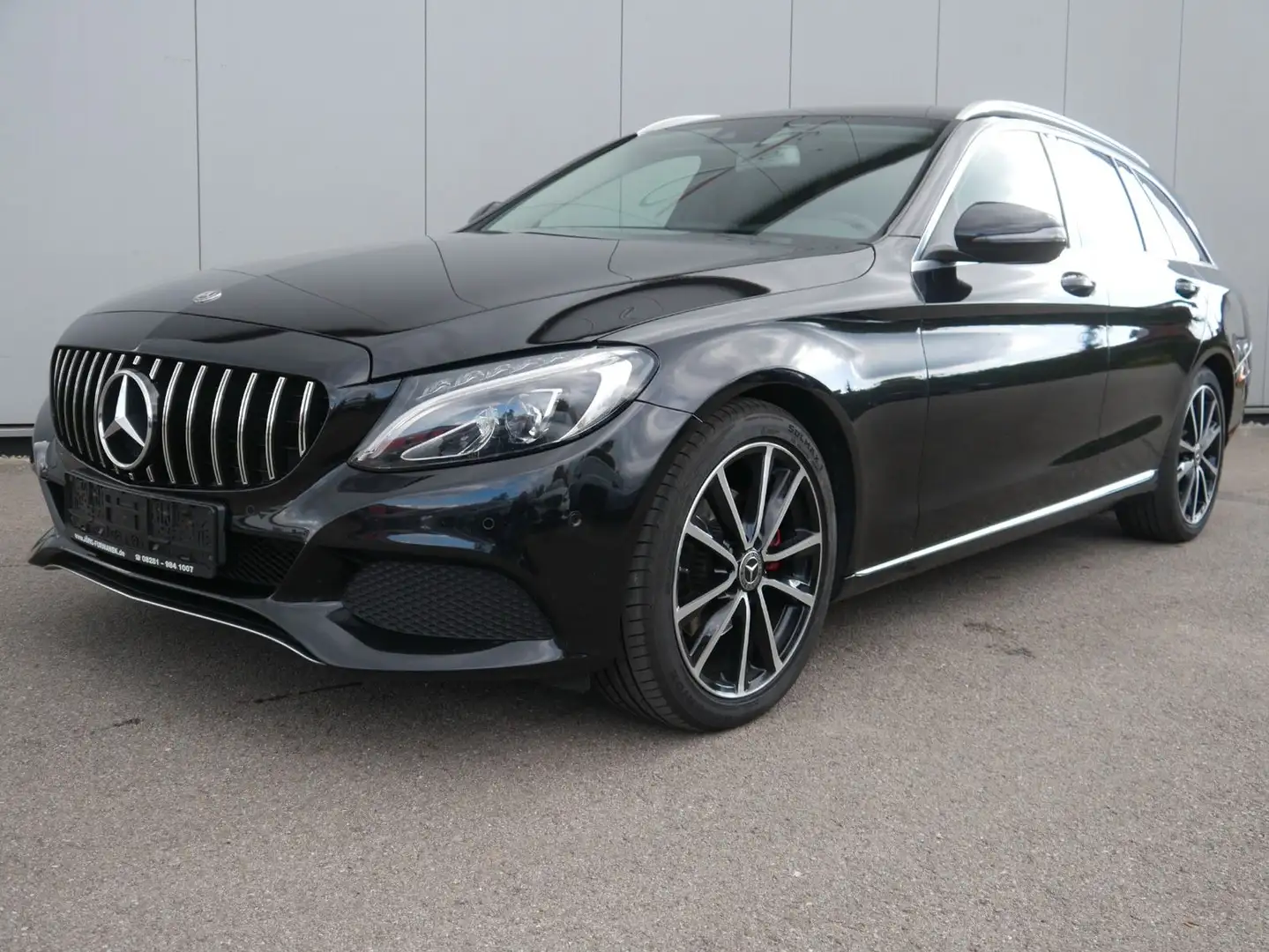 Mercedes-Benz C 220 d T Avantgarde NAVI/LED/PDC/AHK/AMBIENTE Schwarz - 1