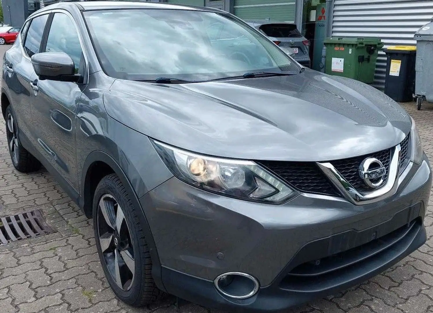 Nissan Qashqai 1,2i Aut Klima SHZ Navi LMF GJ-Reifen BC Grijs - 1