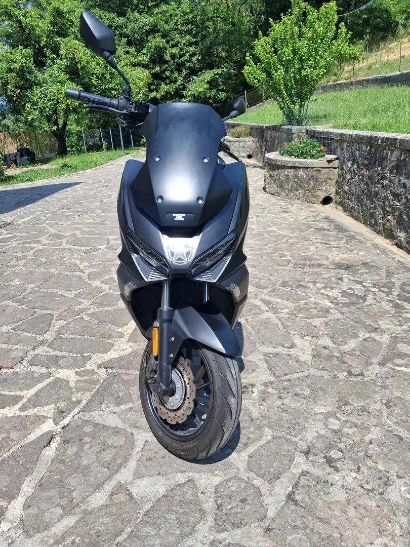KL Motors Brera 300 Nero - 1