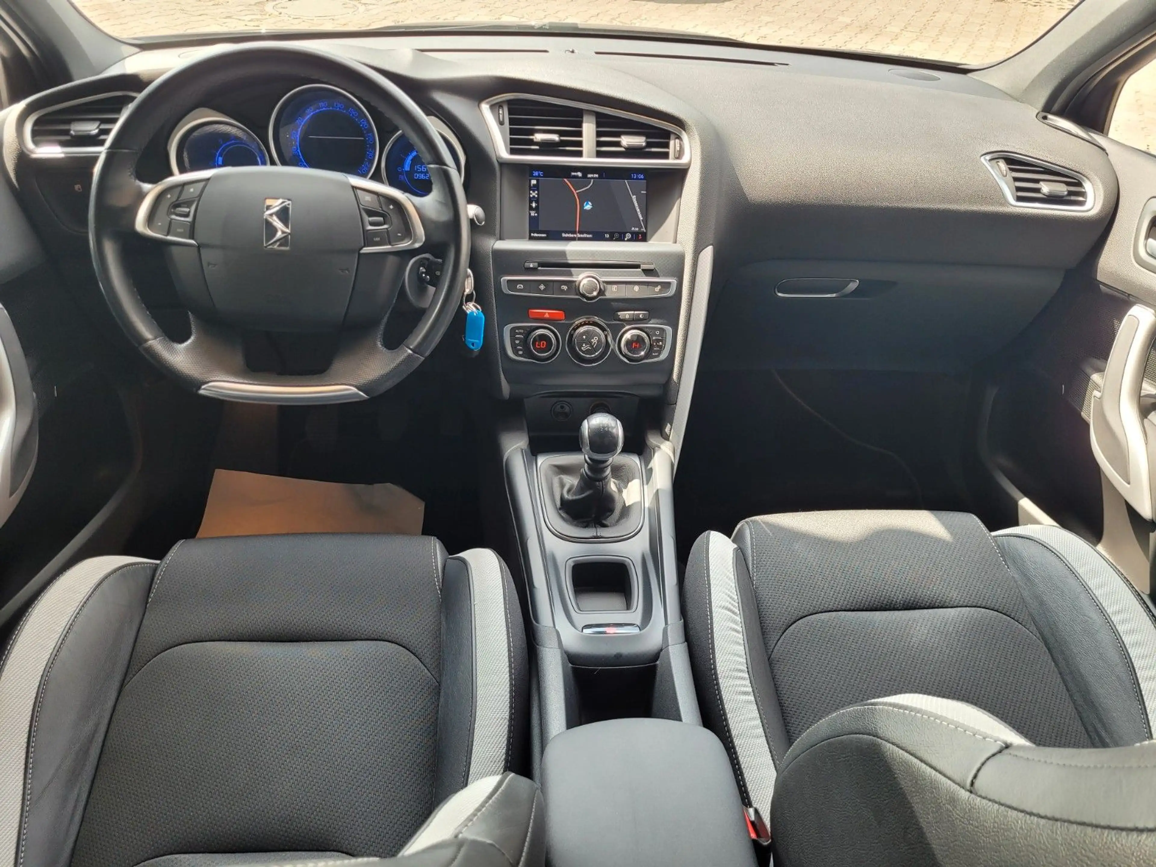 Citroen DS4 SoChic+sehr gepflegt*LED*SPORT SITZE*XENON* — photo 12