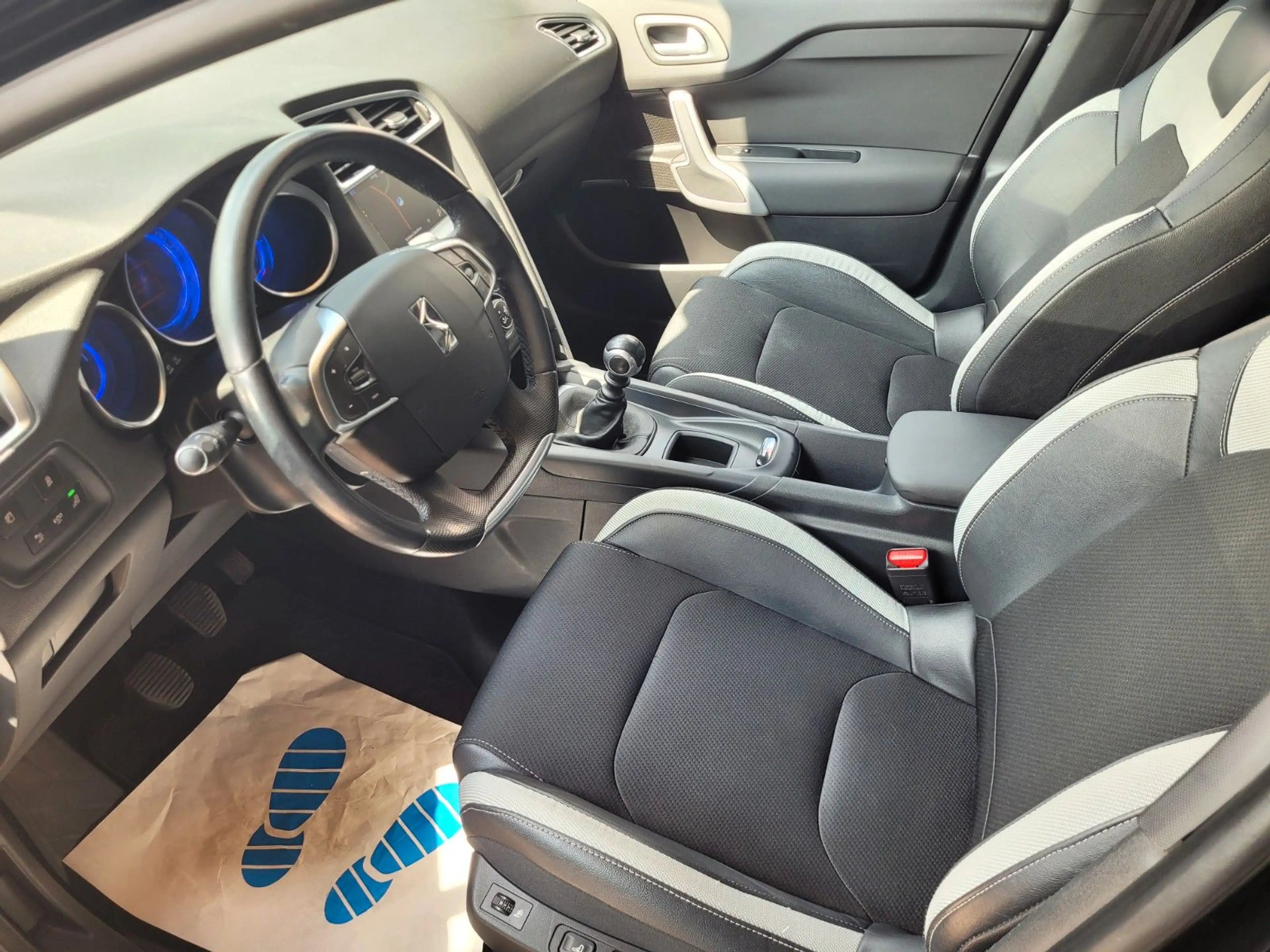 Citroen DS4 SoChic+sehr gepflegt*LED*SPORT SITZE*XENON* — photo 13