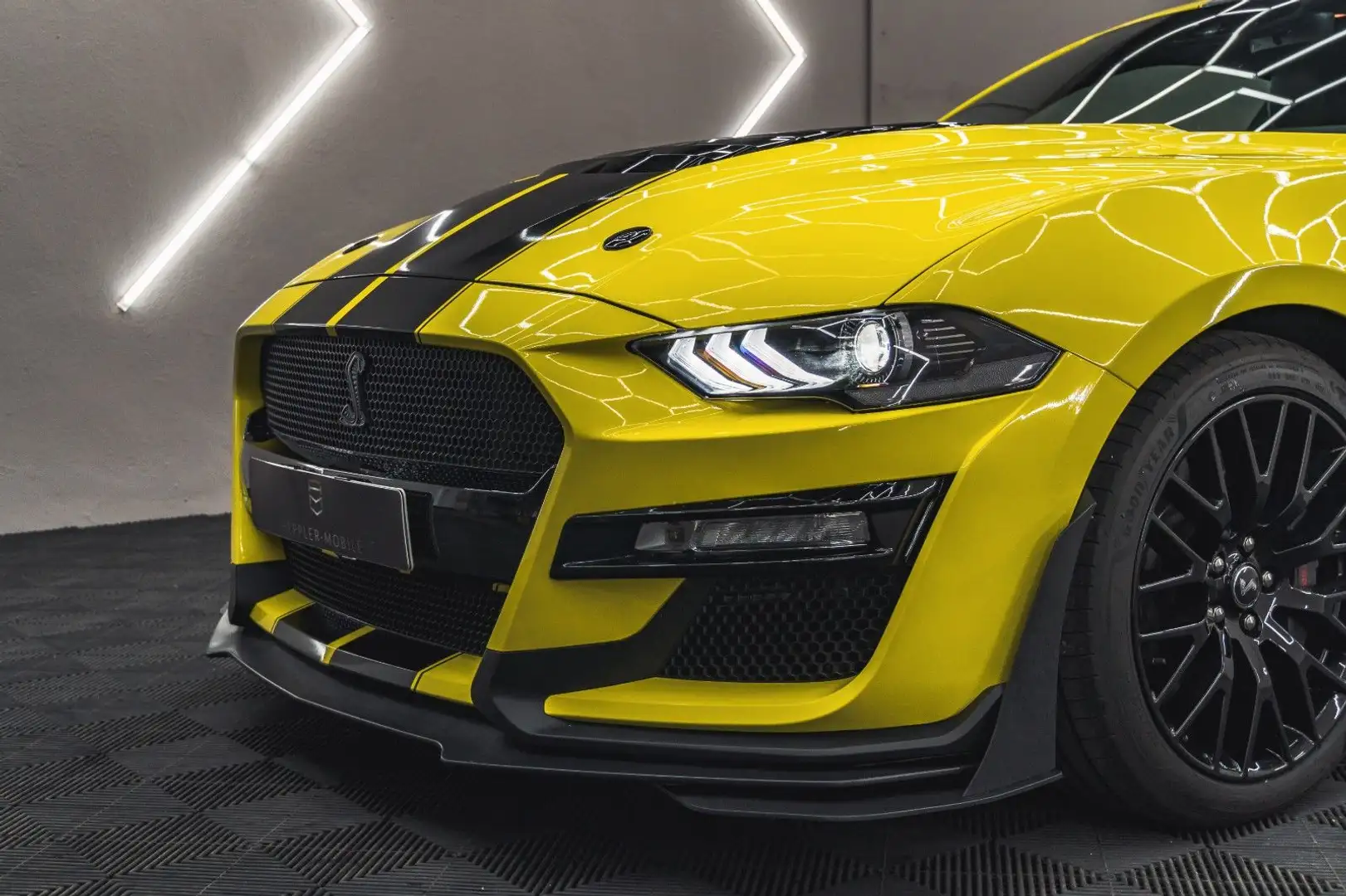 Ford Mustang 5,0 V8 GT500 optik Amarillo - 1