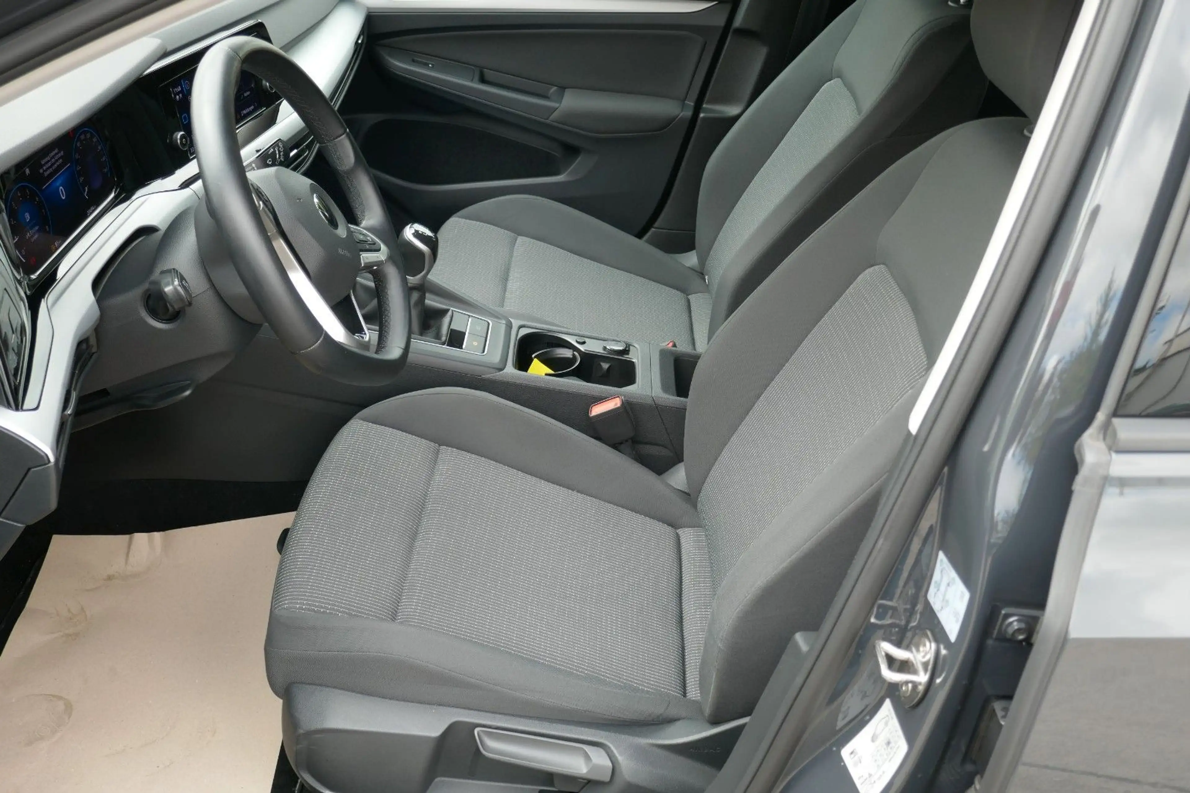 Volkswagen Golf VIII Lim. Lich+Sicht+Winterpaket+GRA+App — photo 7