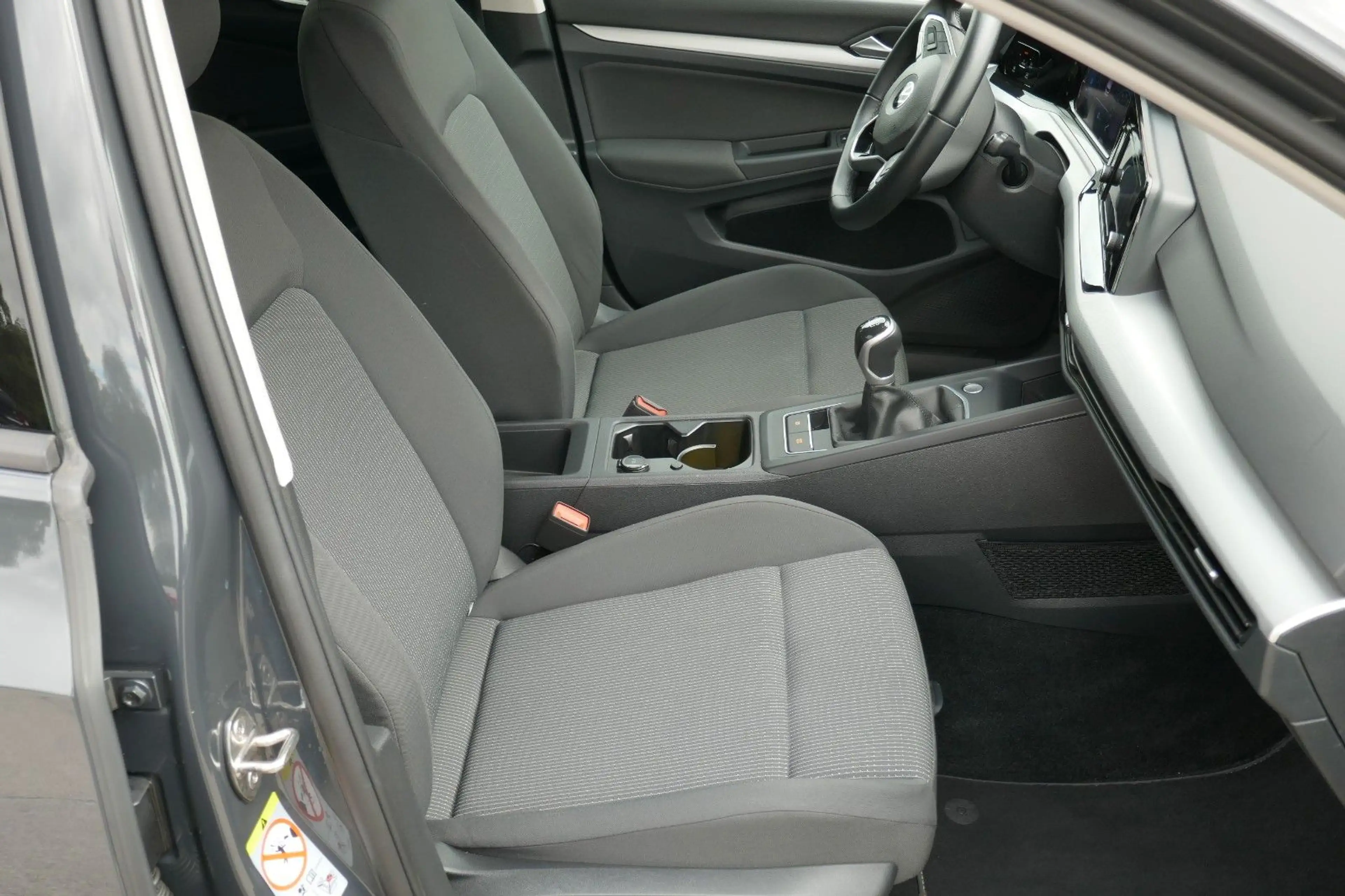 Volkswagen Golf VIII Lim. Lich+Sicht+Winterpaket+GRA+App — photo 8