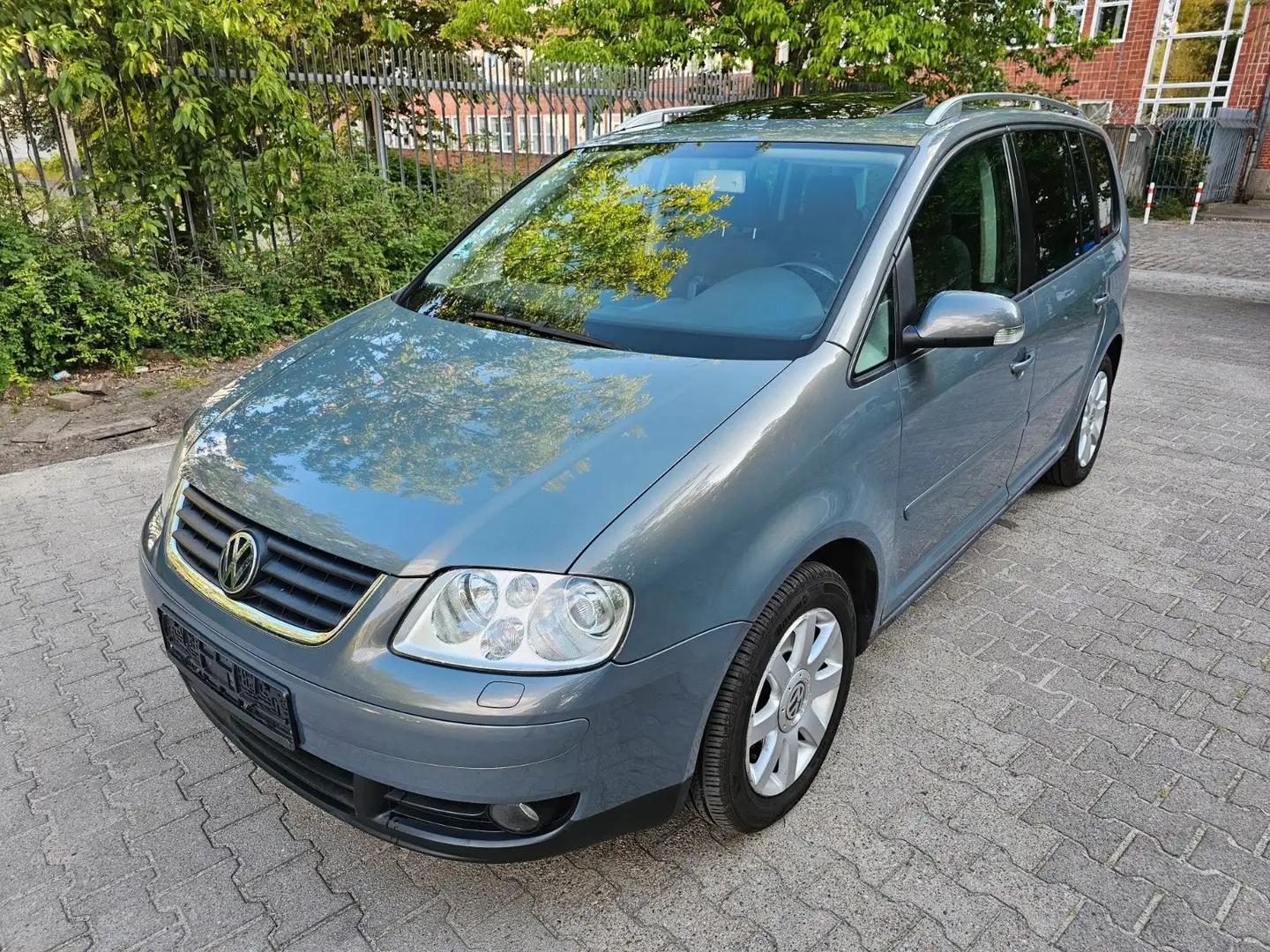 Volkswagen Touran 2.0 TDI Highline Automatik 7 Sitzer Grau - 1