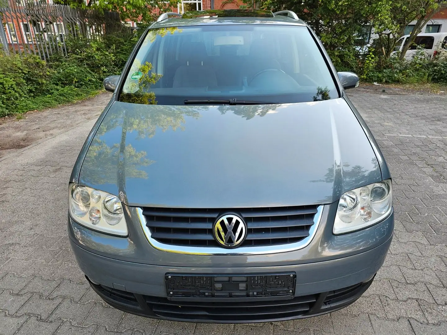 Volkswagen Touran 2.0 TDI Highline Automatik 7 Sitzer Grau - 2