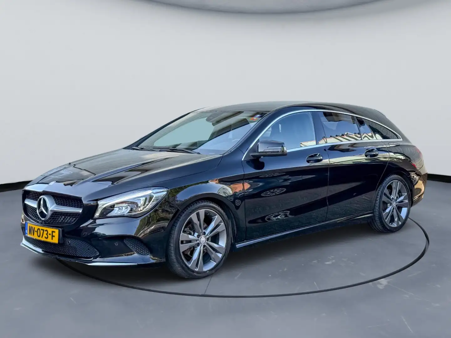 Mercedes-Benz CLA 180 Shooting Brake Business Solution * AUTOMAAT * TREK Zwart - 2