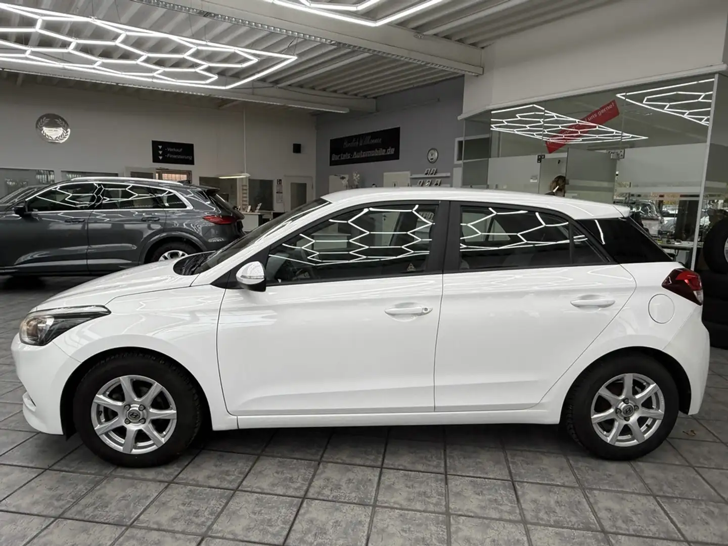 Hyundai i20 1.2 Classic, 2.Hand, Klima, Allwetter Weiß - 2