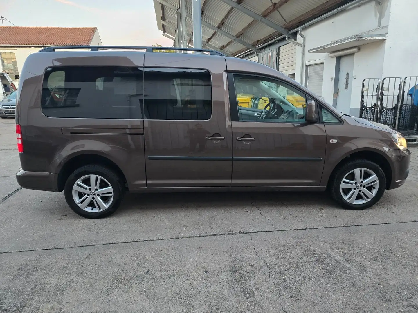 Volkswagen Caddy Maxi 7-Sitzer Klima Braun - 2