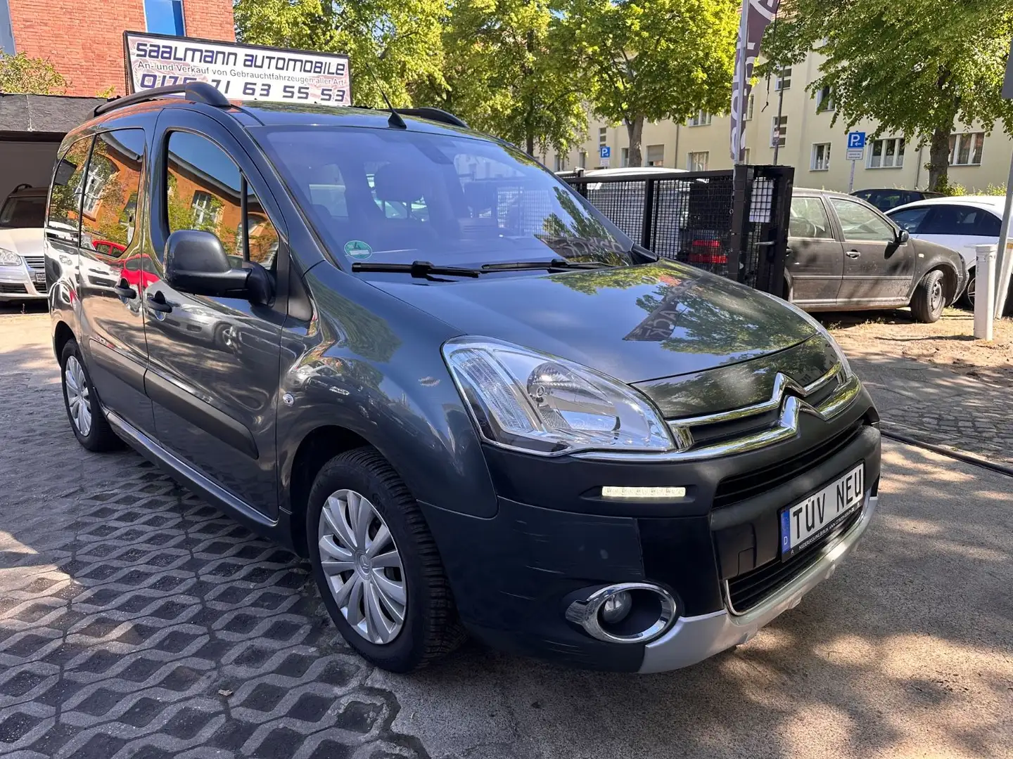 Citroen Berlingo Kombi XTR*1.HD*Navi*Tüv Neu*S.Heft*AHK* Grau - 1