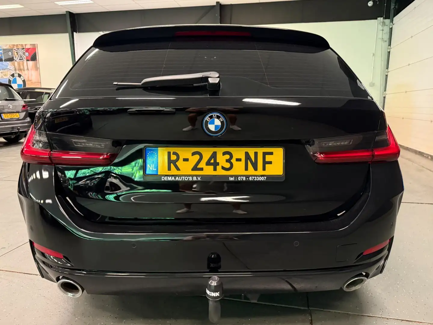 BMW 320 3-serie Touring 320e SPORT 19'' NAVI/LED/DAB/CARPL Zwart - 2
