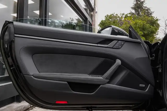 Porsche 992 view 11