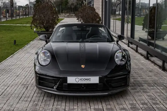 Porsche 992 view 3