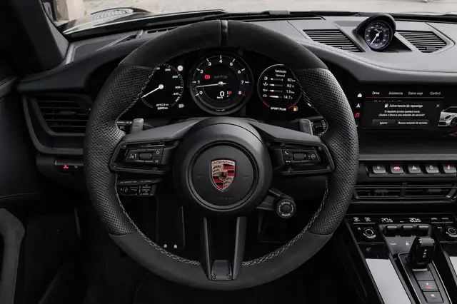 Porsche 992 view 12