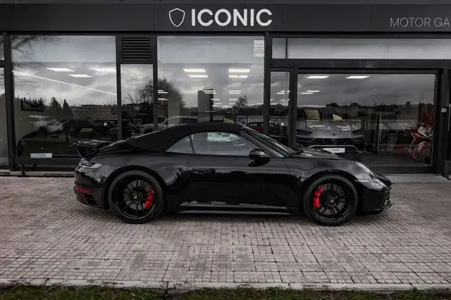 Porsche 992 view 4