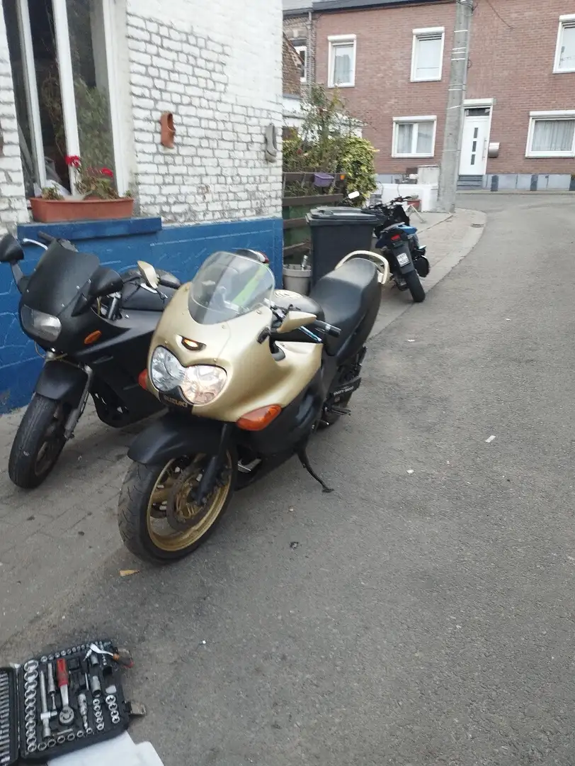 Suzuki GSX 750 Noir - 2