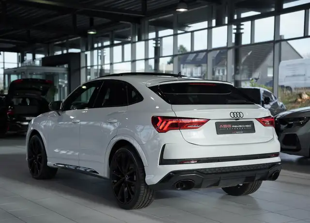 Audi RS Q3 view 10
