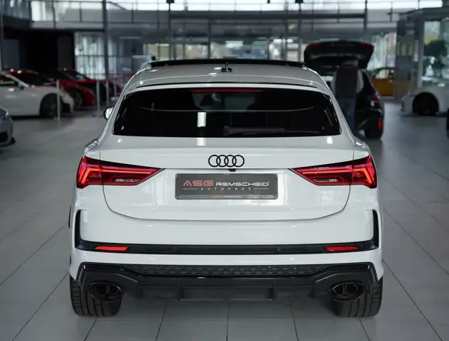Audi RS Q3 view 9