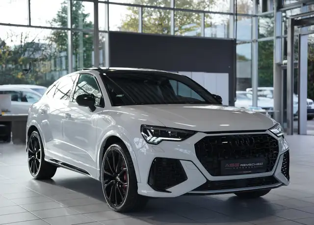 Audi RS Q3 view 5