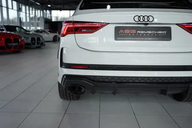 Audi RS Q3 view 12