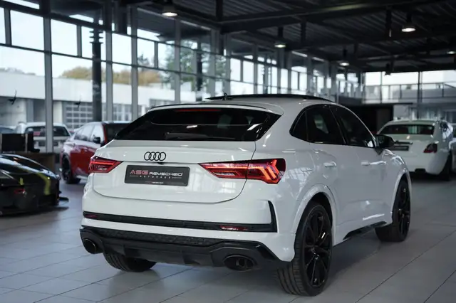 Audi RS Q3 view 8