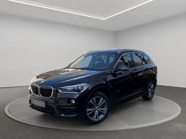 BMW X1 xDrive 20 i Sport Line* 1 Hand*Pano*