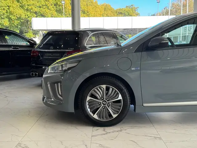 Hyundai IONIQ view 4