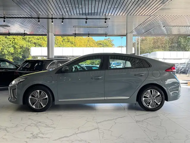Hyundai IONIQ view 3