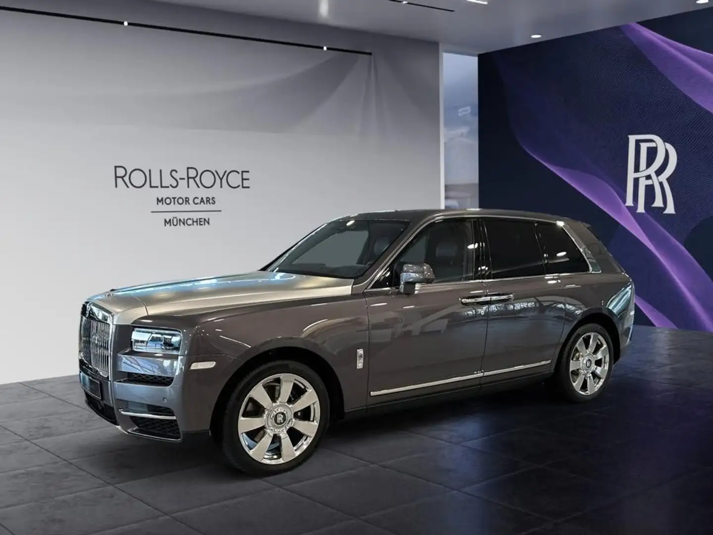 Rolls-Royce Cullinan *PROVENANCE* Šedá - 1