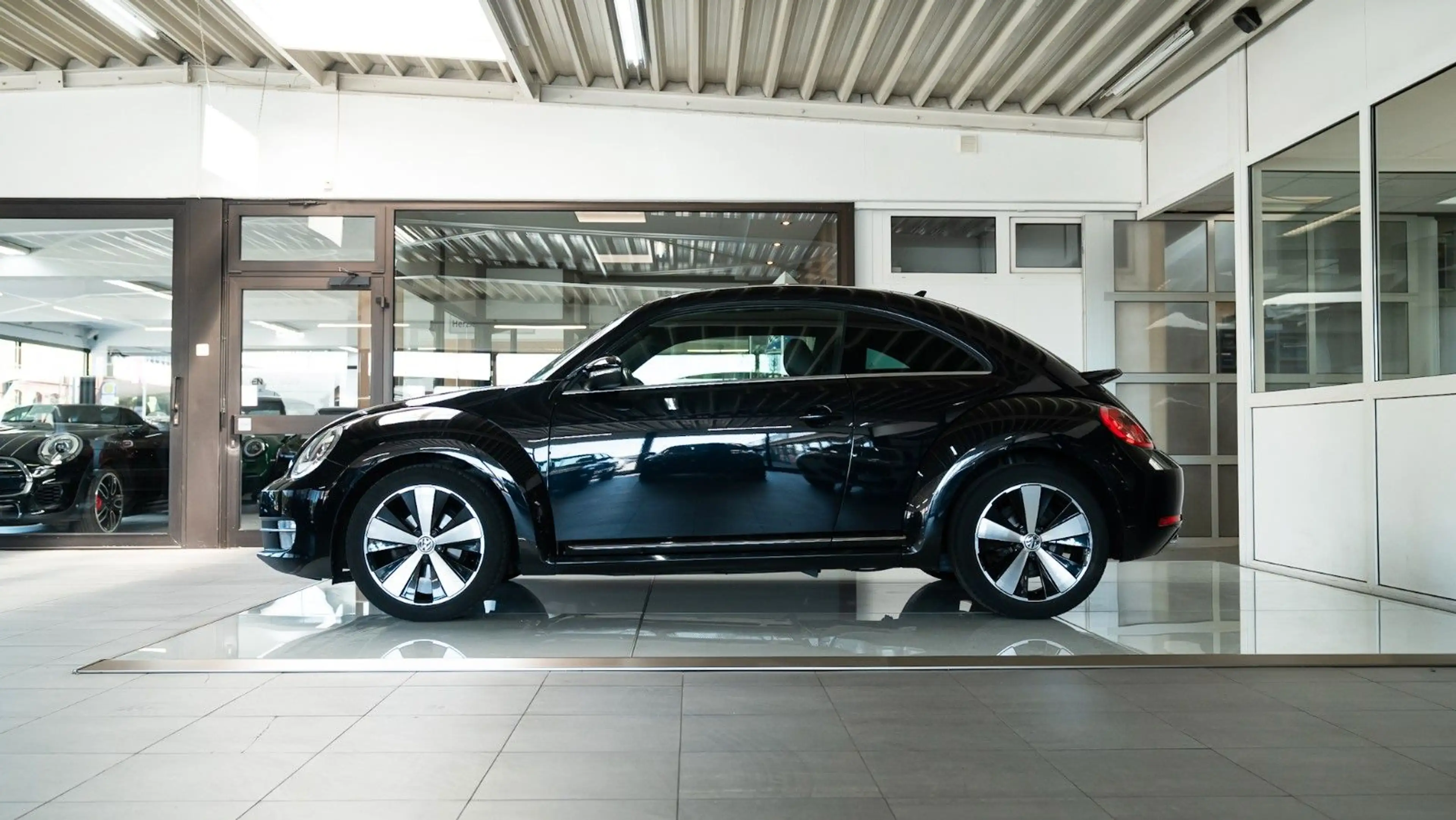 Volkswagen Beetle Lim. Sport BMT PanoDach NAVI uvm. — photo 8