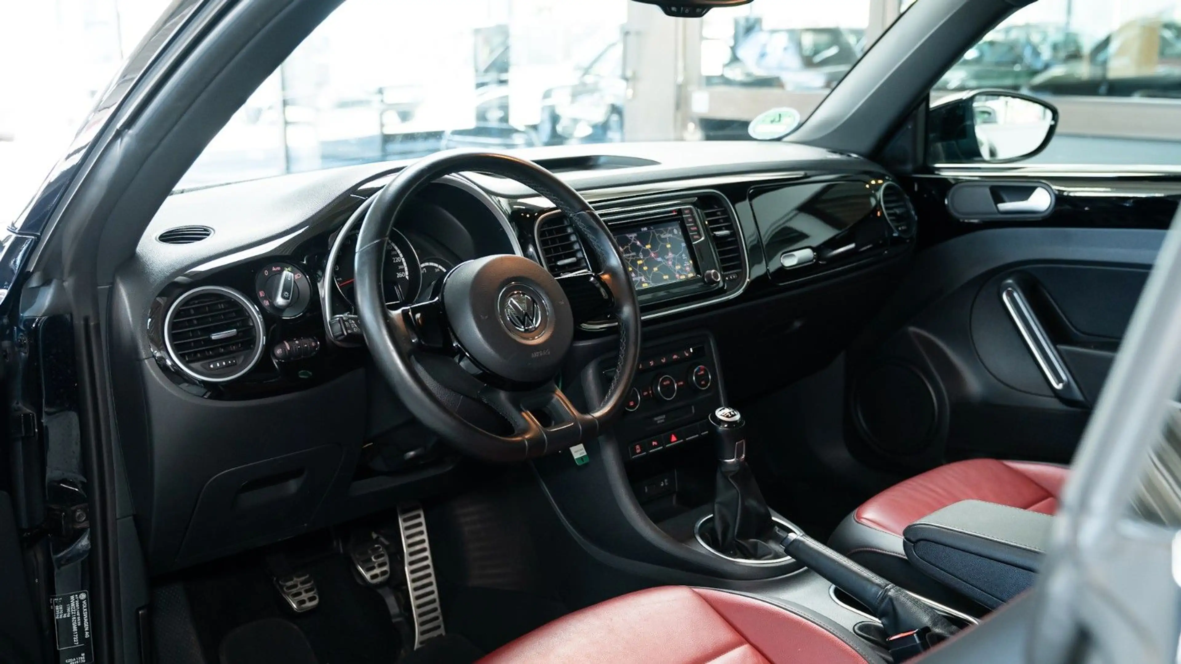 Volkswagen Beetle Lim. Sport BMT PanoDach NAVI uvm. — photo 15