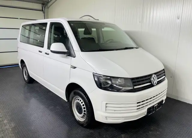 Volkswagen T6.1 Caravelle 2.0 tdi 9 posti Manuale clima