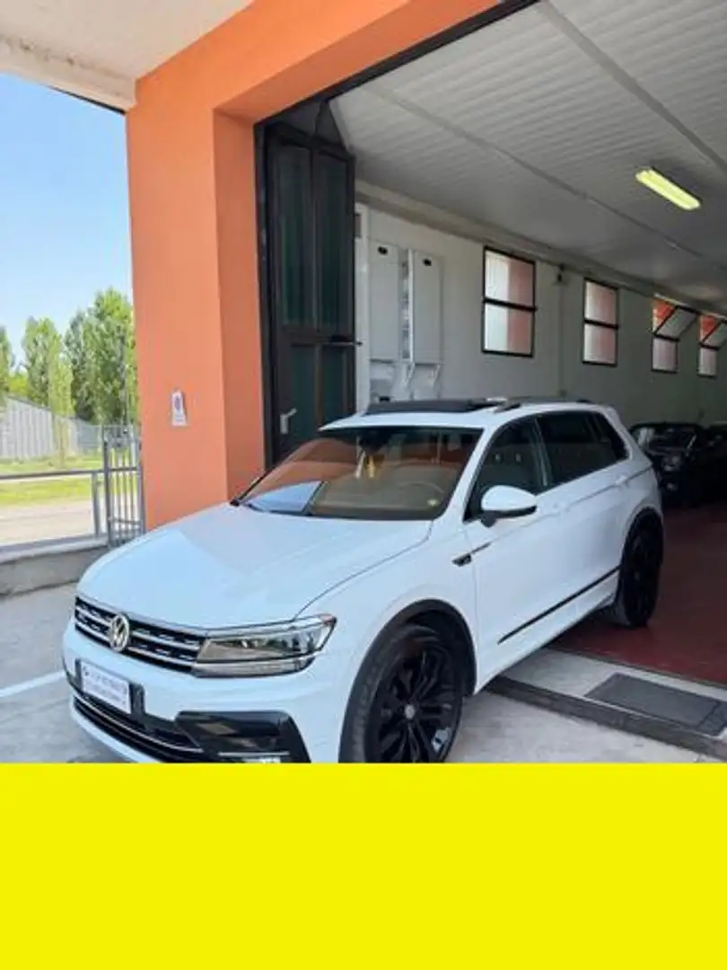 Volkswagen Tiguan - 1