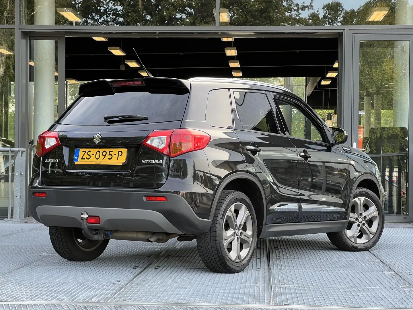 Suzuki Vitara 1.6 Exclusive 120PK | Cruise Control | Afneembare Zwart - 2