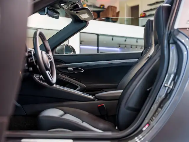 Porsche 911 view 10