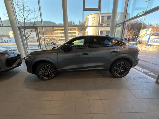 Audi Q3 view 7