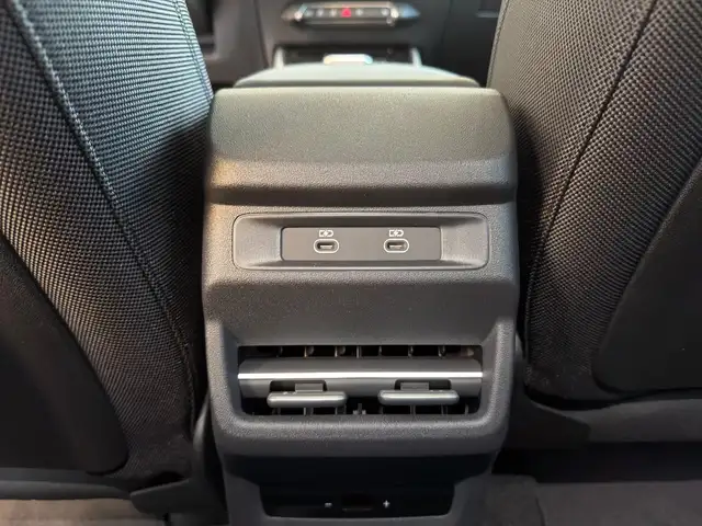 Audi Q3 view 12